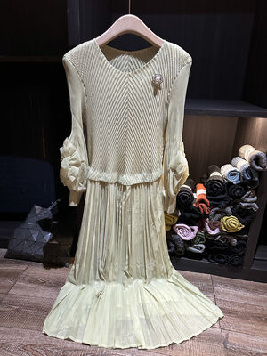 2025 Spring Summer Collection Women's High Waist Slimming Long Midi Skirt Solid Color Pleated A-Line Casual Mid-Length Office