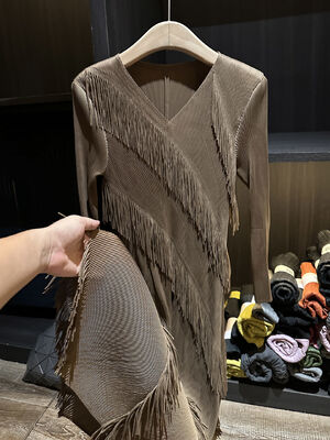 Autumn New High-End Elegant Solid Color V-Neck Ruched Tassel Dress for Women Casual Mid-Length Satin Versatile and Slimming