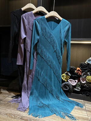 Autumn New High-End Elegant Solid Color V-Neck Ruched Tassel Dress for Women Casual Mid-Length Satin Versatile and Slimming