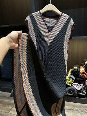 2025 Women's Elegant Age-Reducing Long Ethnic Style Simple Pleated High Elasticity Plus Size Floor-Length Color Block Solid