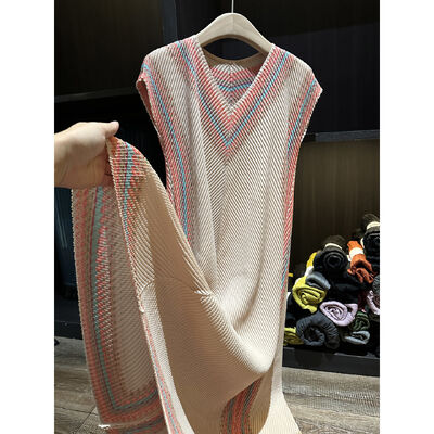 2025 Women's Elegant Age-Reducing Long Ethnic Style Simple Pleated High Elasticity Plus Size Floor-Length Color Block Solid