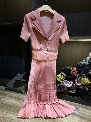 Elegant Summer New High-End Gradient Color Short-Sleeved Midi Dress for Women  Two-Piece Pleated Suit Collar Natural Chiffon