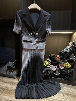 Elegant Summer New High-End Gradient Color Short-Sleeved Midi Dress for Women  Two-Piece Pleated Suit Collar Natural Chiffon