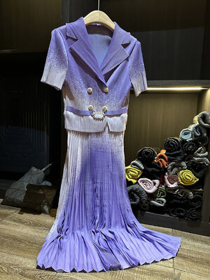 Elegant Summer New High-End Gradient Color Short-Sleeved Midi Dress for Women  Two-Piece Pleated Suit Collar Natural Chiffon