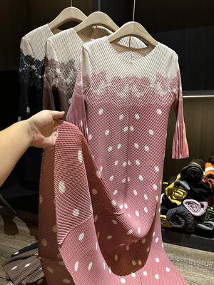 Advanced style new polka dot print loose oversized dragon scale pleated elegant dress with temperament