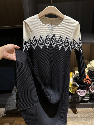 High-End Women's Long Dress Floral Waist Tie Slimming Fish Scale Design Loose Fit Casual Style Long Sleeved for Spring Autumn