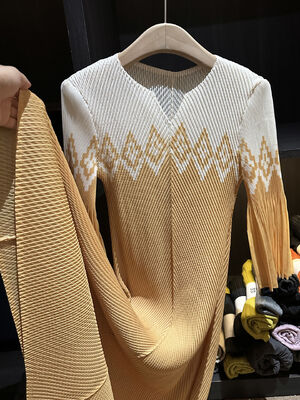 High-End Women's Long Dress Floral Waist Tie Slimming Fish Scale Design Loose Fit Casual Style Long Sleeved for Spring Autumn