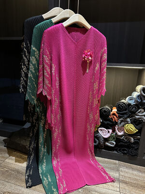 Autumn Casual Mid-Length Dress Batwing Sleeve High-End Gold Stamping Dragon Scale Pleated V-Neck Loose Plus Size Satin Fabric