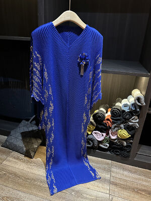 Autumn Casual Mid-Length Dress Batwing Sleeve High-End Gold Stamping Dragon Scale Pleated V-Neck Loose Plus Size Satin Fabric