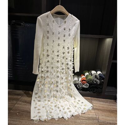 High-End Luxury Short-Sleeved Summer Dress New Gold Stamping Sequin V-Neck Gown Pleated Texture Casual Midi-Length Woven Chiffon