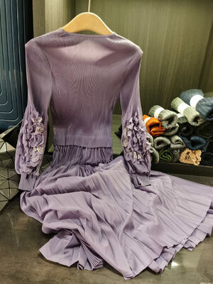 High-End New Autumn Elegant Mid-Length Dress Solid Color Single-Breasted Dress Decorative Pleated Lantern Sleeves Casual