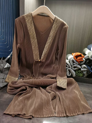 Two pieces of high-end solid color V-neck pleated pullover loose plus size elegant autumn dress