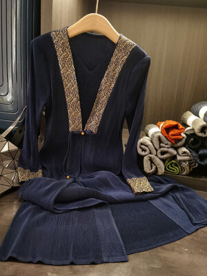 Two pieces of high-end solid color V-neck pleated pullover loose plus size elegant autumn dress