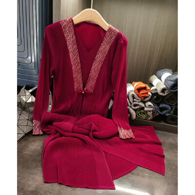 Two pieces of high-end solid color V-neck pleated pullover loose plus size elegant autumn dress
