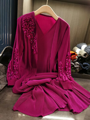 Elegant Heavy-Duty Ruffled Beaded Pleated V-Neck Dress Autumn Solid Color Casual Slimming Chiffon Dress Natural Waistline Front