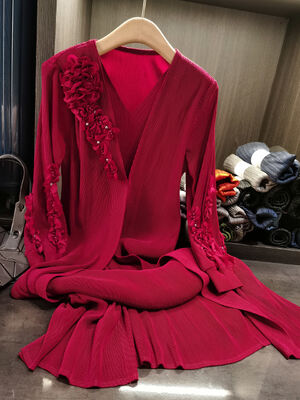 Elegant Heavy-Duty Ruffled Beaded Pleated V-Neck Dress Autumn Solid Color Casual Slimming Chiffon Dress Natural Waistline Front