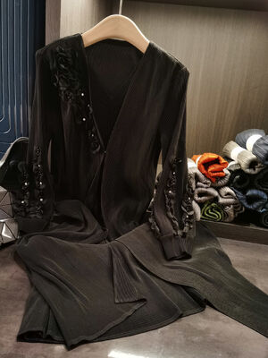 Elegant Heavy-Duty Ruffled Beaded Pleated V-Neck Dress Autumn Solid Color Casual Slimming Chiffon Dress Natural Waistline Front