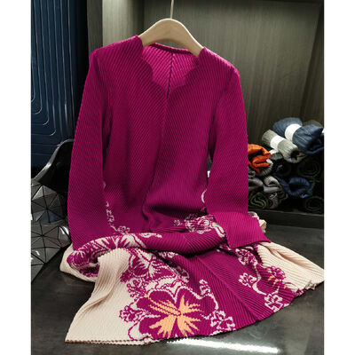 Autumn new high-end fashion V-neck dragon scale pleated printed loose plus size dress