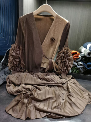 Elegant temperament, contrasting colors, pleated plus size dress, autumn new style, lace up slimming dress