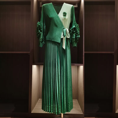 Elegant temperament, contrasting colors, pleated plus size dress, autumn new style, lace up slimming dress