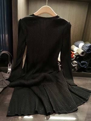 2025 Autumn New Fashionable Fish Scale Pleats Slimming Pleated Dress Versatile Casual Long Office Dress with Pleated Design