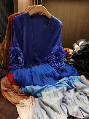 Autumn New High-End Fashion Elegant Satin V-Neck Ruched Tie Fake Two-Piece Dress for Women Casual Anti-Static Color-Block