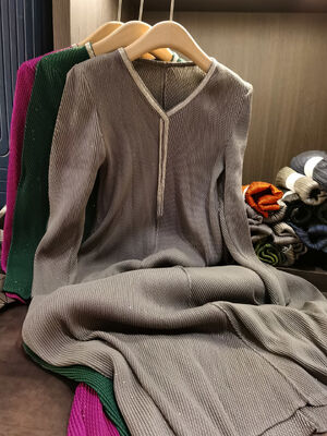 Women's High-End Elegant Pleated Long Dress Gown for Autumn New Gold Stamping Long Sleeve Loose Plus Size Casual Chiffon Solid