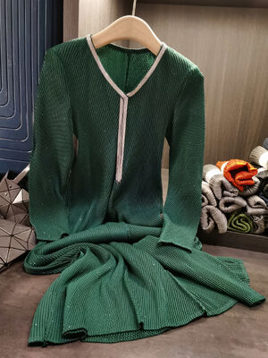 Women's High-End Elegant Pleated Long Dress Gown for Autumn New Gold Stamping Long Sleeve Loose Plus Size Casual Chiffon Solid