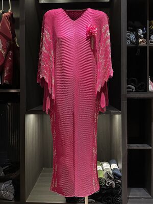 High-End Plus-Size Casual Dress Pleated Dragon Fish Scale Design Solid Color V-Neck Batwing Sleeve Loose Elegant for Autumn