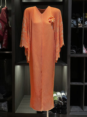 High-End Plus-Size Casual Dress Pleated Dragon Fish Scale Design Solid Color V-Neck Batwing Sleeve Loose Elegant for Autumn