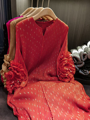 European American New Style Elegant Long Dress Bell Sleeves Autumn Pleated Belt Three-Dimensional Fish Scale Casual Dresses