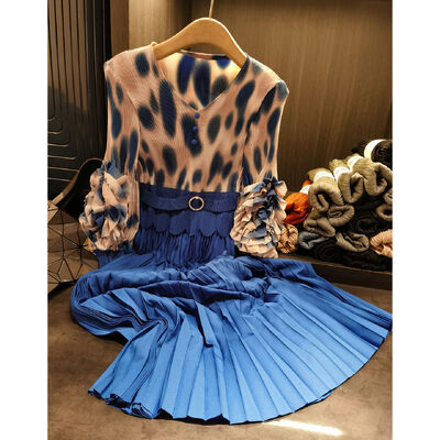 Tie dye printed patchwork dress with elegant temperament, fashionable socialite, flower bud sleeves, pleated skirt