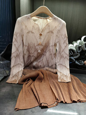 Women's Elegant Dragon Scale Pattern Dress Long Floor-Length A-Line Skirt with Gradient Colors Casual Style