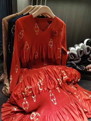 Autumn Casual Mid-Length Ruched Dress for Plus Size Moms Loose Fit Printed Chiffon Solid Style Floor-Length Dress