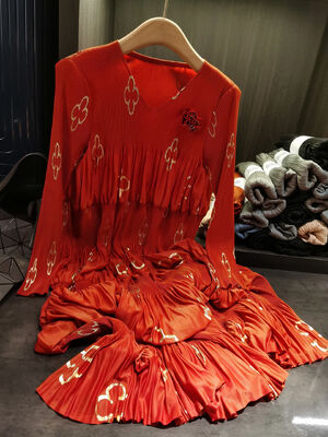 Autumn Casual Mid-Length Ruched Dress for Plus Size Moms Loose Fit Printed Chiffon Solid Style Floor-Length Dress