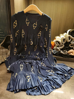 Autumn Casual Mid-Length Ruched Dress for Plus Size Moms Loose Fit Printed Chiffon Solid Style Floor-Length Dress