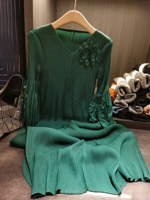 Autumn New Casual Plus Size Dress Elegant High Elasticity Fish Scale Pleated Belt Three-Dimensional Flower Lace Straight