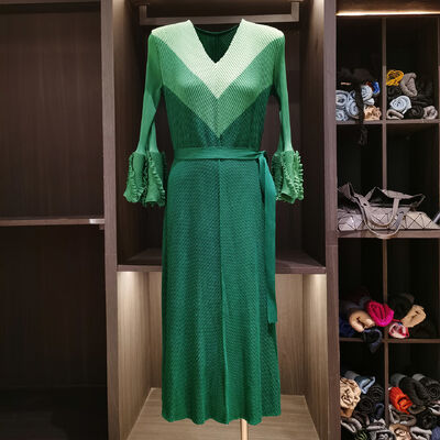 High end and elegant dragon scale pleated contrasting print, plus size to conceal flesh and make you look slim dress