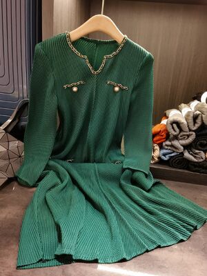 Autumn Loose Plus Size Casual Dress with Elegant Dragon Scale Pleated V-Neck Long Sleeve Solid Color Breathable Woven Waistline