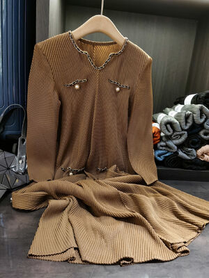 Autumn Loose Plus Size Casual Dress with Elegant Dragon Scale Pleated V-Neck Long Sleeve Solid Color Breathable Woven Waistline