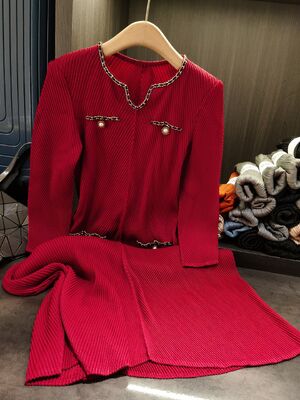 Autumn Loose Plus Size Casual Dress with Elegant Dragon Scale Pleated V-Neck Long Sleeve Solid Color Breathable Woven Waistline