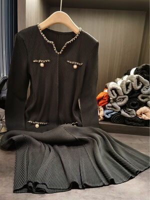 Autumn Loose Plus Size Casual Dress with Elegant Dragon Scale Pleated V-Neck Long Sleeve Solid Color Breathable Woven Waistline