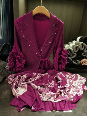 Advanced and elegant pleated dress, autumn new long sleeved pleated pleated skirt