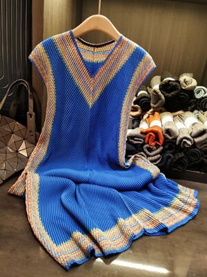 Summer Ethnic Style Elegant Age-Reducing Mid-Length Dress High Elasticity Plus Size V-Neck Simple Dragon Scale Pleated Solid