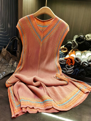 Summer Ethnic Style Elegant Age-Reducing Mid-Length Dress High Elasticity Plus Size V-Neck Simple Dragon Scale Pleated Solid