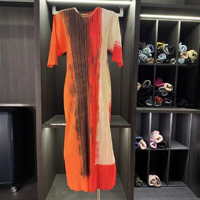 Summer new pleated round neck simple slim fit A-line casual solid color dress