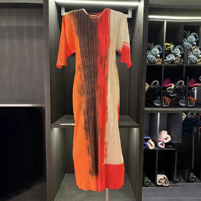 Summer new pleated round neck simple slim fit A-line casual solid color dress