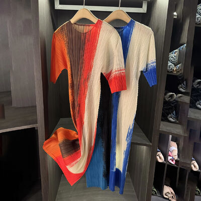 Summer new pleated round neck simple slim fit A-line casual solid color dress