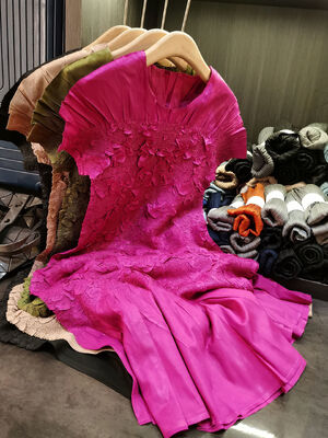 Design-Sense Women's Elegant Commuting Short-Sleeved Handmade Stacked Flower Pleated Crewneck Top Loose Slimming Floor-Length