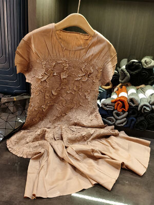 Design-Sense Women's Elegant Commuting Short-Sleeved Handmade Stacked Flower Pleated Crewneck Top Loose Slimming Floor-Length